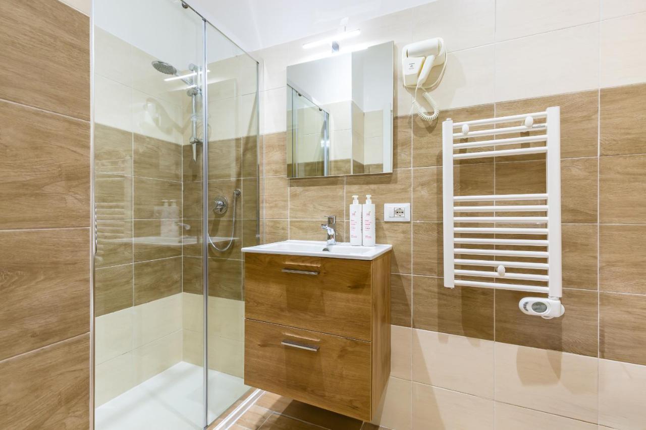 Central Station Apartments & Suites ナポリ エクステリア 写真