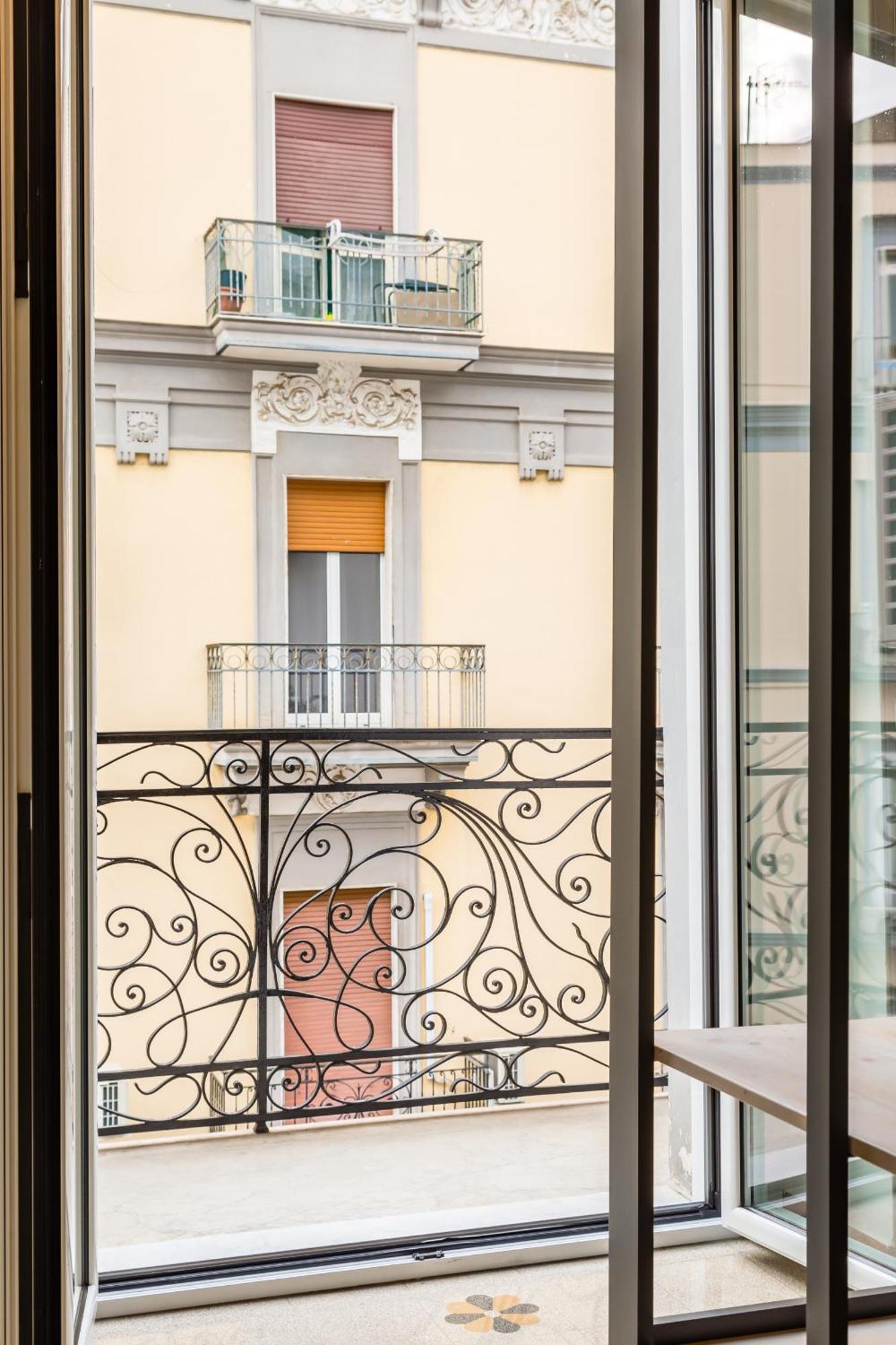 Central Station Apartments & Suites ナポリ エクステリア 写真
